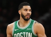 奇异果体育-刷新纪录引发热议！，塔图姆在利物浦比赛中反败为胜全场沸腾不已(塔图姆受伤最新消息)